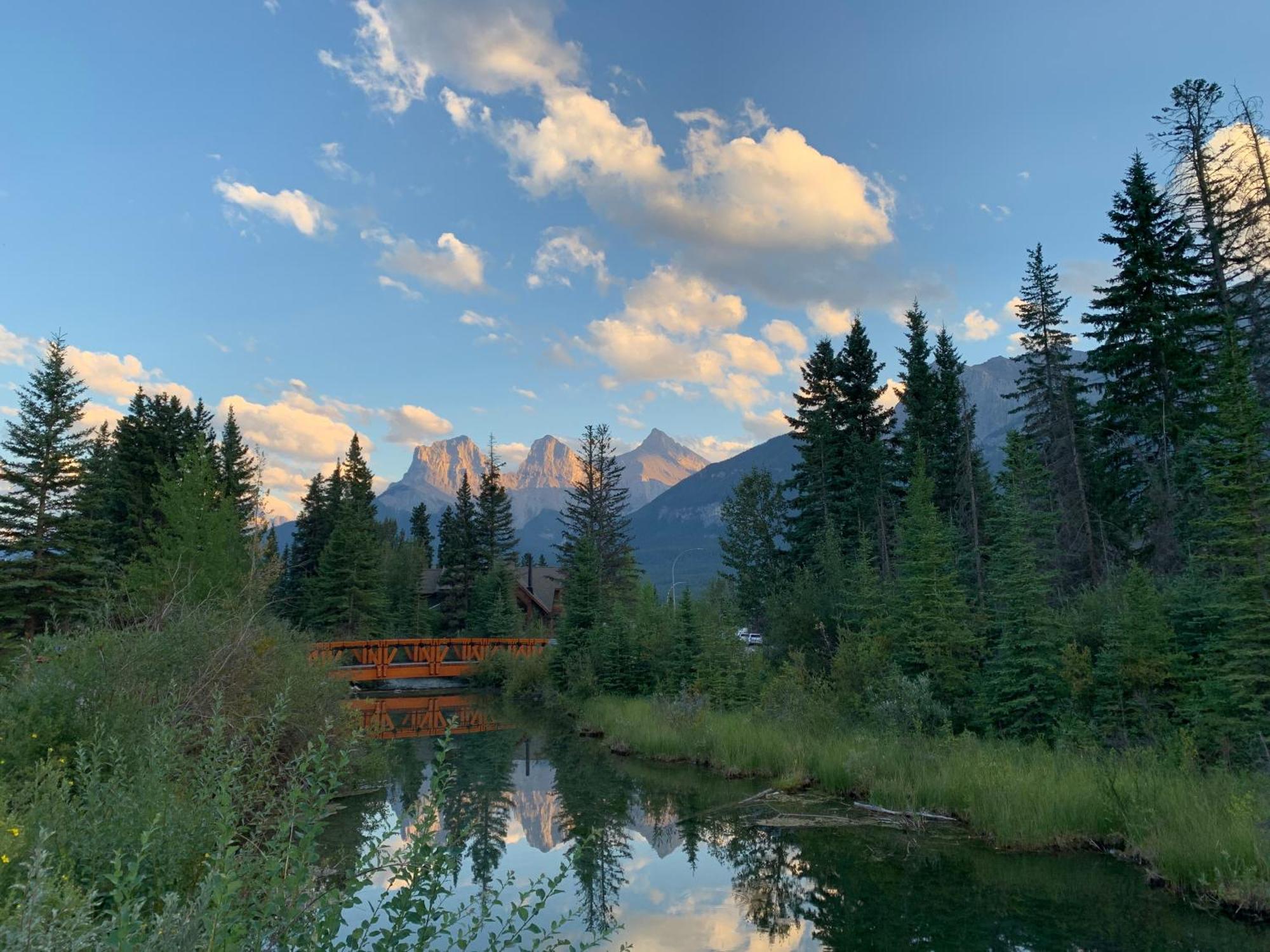 Enchanted Mountain Getaway Canmore Exterior photo